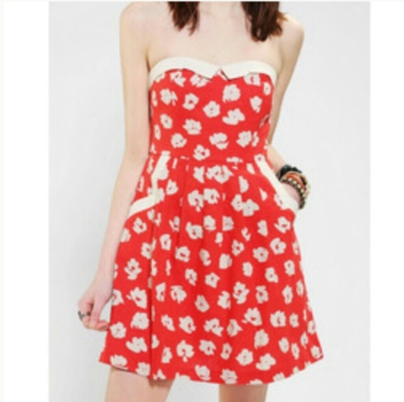 Urban Outfitters Dresses & Skirts - Cope strapless floral dress-urban outfitters NWT